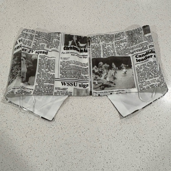 That’s So Fetch Iconic Newspaper tube top🌺5 for $30 - Picture 6 of 9